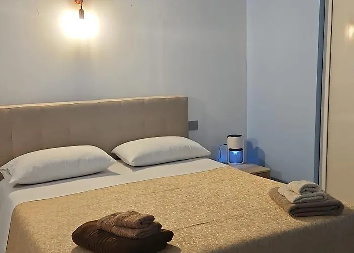 Carlo Di Borbone - Chiaia Appartamento